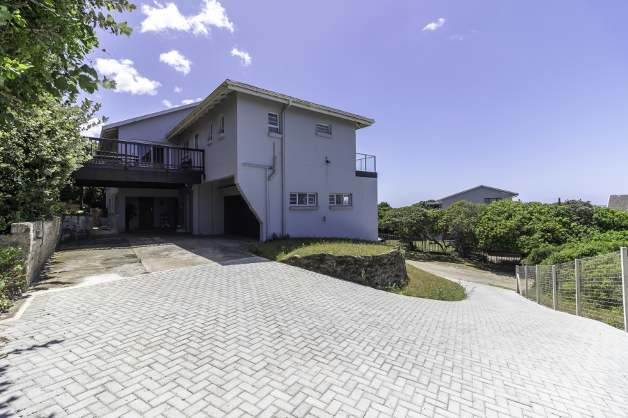 7 Bedroom Property for Sale in West Beach Eastern Cape
